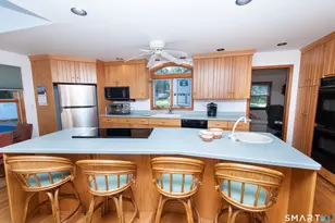 39 Hunters Ridge Rd, Shelton, CT 06484 - Photo 8