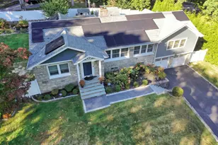 33 Rocky Ridge Dr, Trumbull, CT 06611 - Photo 2