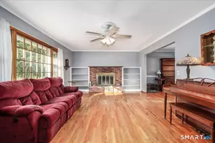 9 Kendall Terrace E, Danbury, CT 06811 - Photo 4