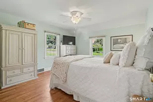 35 Beardsley Pkwy, Trumbull, CT 06611 - Photo 18