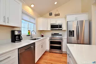707 Old Village Cir, Windsor, CT 06095 - Photo 16