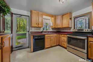 15 Linda Ave, Montville, CT 06382 - Photo 6