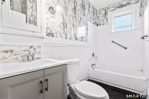 148 Kent St, Hartford, CT 06112 - Photo 18