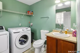 142 Dayton Rd, Bridgeport, CT 06606 - Photo 16