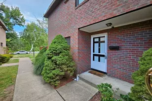 21 Sharon Ln, Wethersfield, CT 06109 - Photo 2