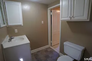 42 Woodbridge St, Manchester, CT 06042 - Photo 8