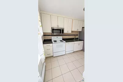 150 Maybury Circle #1, Waterbury, CT 06705 - Photo 4