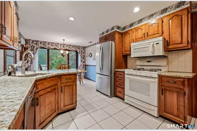 130 Robbins Avenue, Newington, CT 06111 - Photo 10