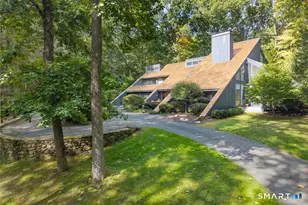 33 Rock Hill Rd, Woodbridge, CT 06525 - Photo 2