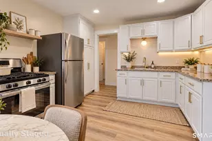 17 Bond St, Hartford, CT 06114 - Photo 4