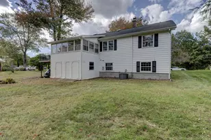 21 Crescent Beach Dr, Enfield, CT 06082 - Photo 2