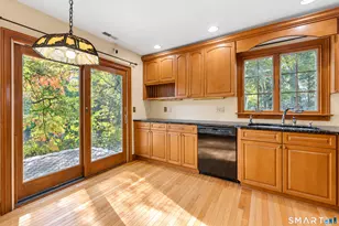 211 Phipps Dr, West Haven, CT 06516 - Photo 10