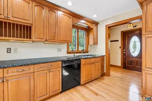 211 Phipps Dr, West Haven, CT 06516 - Photo 8