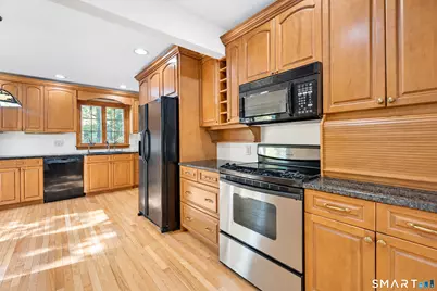 211 Phipps Drive, West Haven, CT 06516 - Photo 6