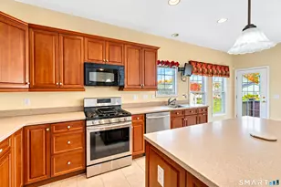 104 Periwinkle Dr, Middlebury, CT 06762 - Photo 14