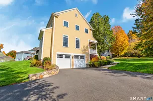 104 Periwinkle Dr, Middlebury, CT 06762 - Photo 2