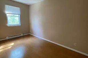 56 Elm St, Enfield, CT 06082 - Photo 8