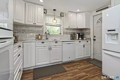 10 Glenmoor Drive, East Haven, CT 06512 - Photo 8