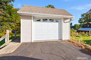 28 Lawndale Ave, Bristol, CT 06010 - Photo 30