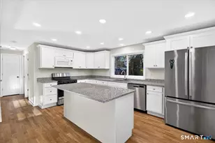 33 Northwood Pl, Milford, CT 06461 - Photo 4