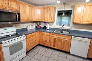 39 Ardmore Rd, Manchester, CT 06040 - Photo 2