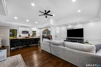 6 Manor Court, North Haven, CT 06473 - Photo 8