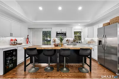 6 Manor Court, North Haven, CT 06473 - Photo 4