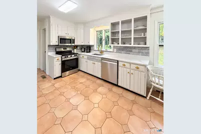 8 Blackberry Road, Trumbull, CT 06611 - Photo 12