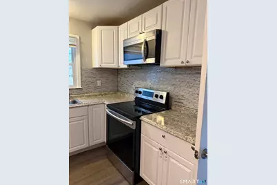 114 Cleveland Avenue, Bridgeport, CT 06606 - Photo 10