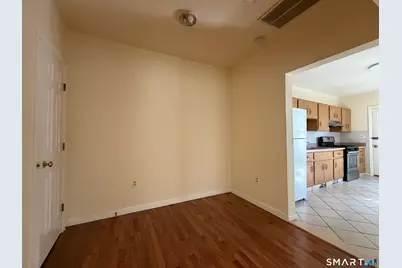 368 Benham Avenue #2nd Floor, Bridgeport, CT 06604 - Photo 10