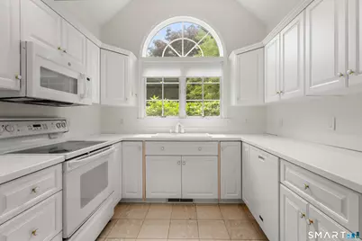 20 Carrie Circle #20, Fairfield, CT 06825 - Photo 14
