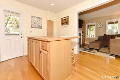 33 Longvue Drive, Wethersfield, CT 06109 - Photo 8