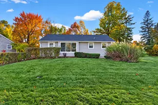 52 Ellsworth Dr, Bloomfield, CT 06002 - Photo 1