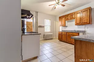 28 Edgewood St, Hartford, CT 06112 - Photo 12