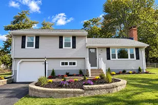19 Winthrop Blvd, Cromwell, CT 06416 - Photo 1