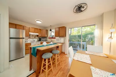 219 Oakland Street #B, Manchester, CT 06042 - Photo 4