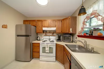 219 Oakland Street #B, Manchester, CT 06042 - Photo 6
