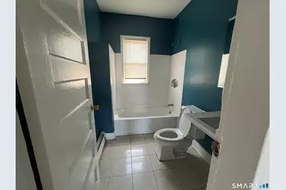 31-33 Hillhouse Avenue #2nd, Bridgeport, CT 06606 - Photo 8