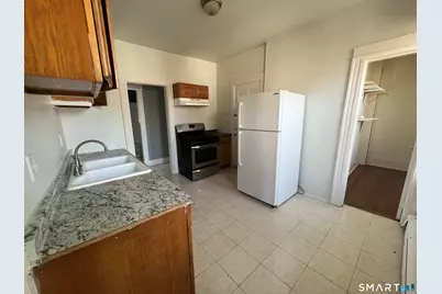 31-33 Hillhouse Avenue #2nd, Bridgeport, CT 06606 - Photo 6