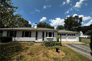 24 Apple Blossom Ln, Danbury, CT 06811