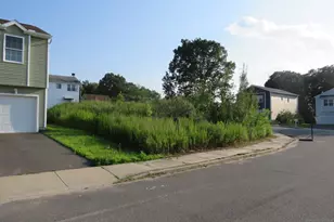 16 Kingsley Ct, Waterbury, CT 06704 - Photo 1