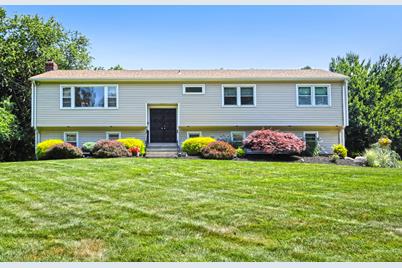 685 South Greenbrier Drive, Orange, CT 06477 - Photo 1