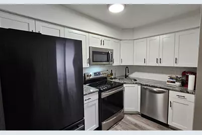 11 Concorde Way #B2, Windsor Locks, CT 06096 - Photo 1