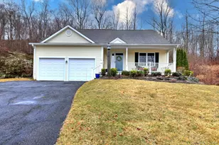326 Spruce Hill Dr, Oxford, CT 06478 - Photo 1