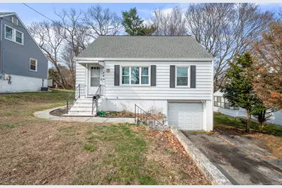 24 Deerfield Avenue, Waterbury, CT 06708 - Photo 1