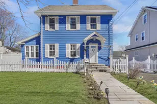 287 Pasadena Pl, Bridgeport, CT 06610 - Photo 1