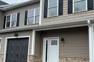 21 Chatsworth Ct, Manchester, CT 06042 - Photo 1