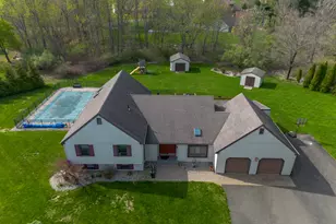 19 Fox Run Dr, Wallingford, CT 06492 - Photo 1