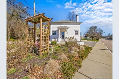 195 Vauxhall Street, New London, CT 06320 - Photo 1