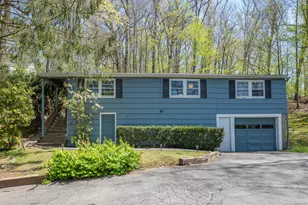 7 Greenwich Dr, Southbury, CT 06488 - Photo 1